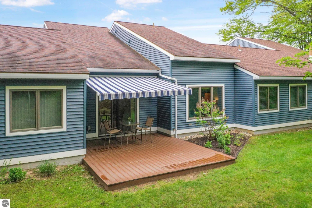 143 North Shore Drive West, Cadillac