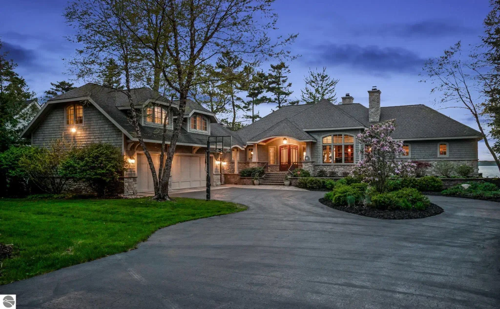 935 Beautiful Shores, Traverse City