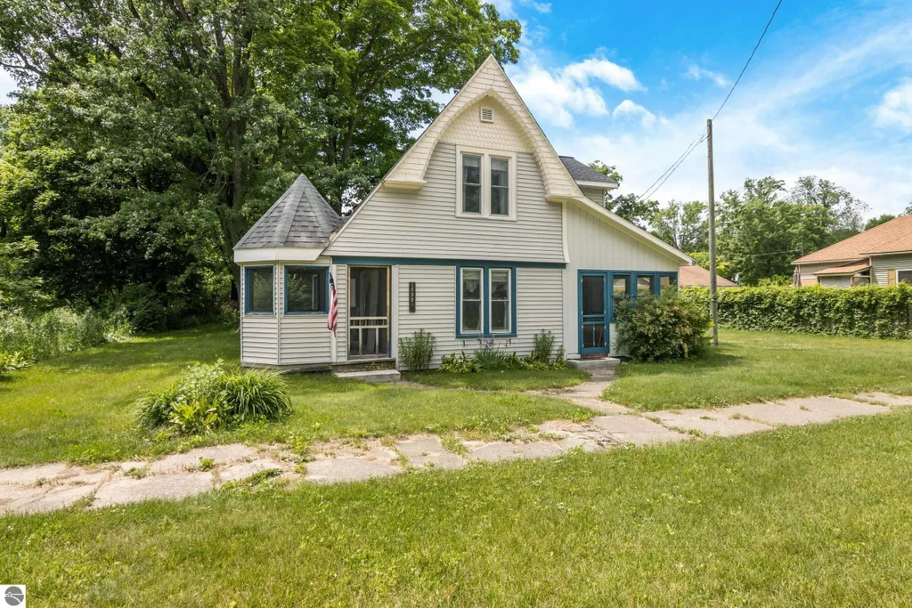 7692 3rd Street, Thompsonville