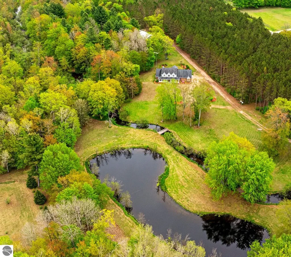 11050 Thirteen Mile Road, Bear Lake