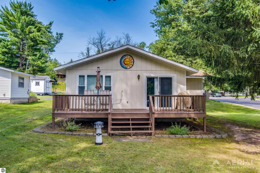 1998 N Ogemaw Trail, West Branch