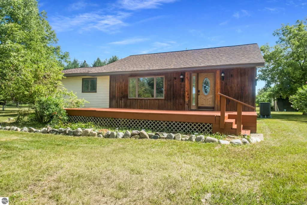 7977 Michigan Avenue, Thompsonville