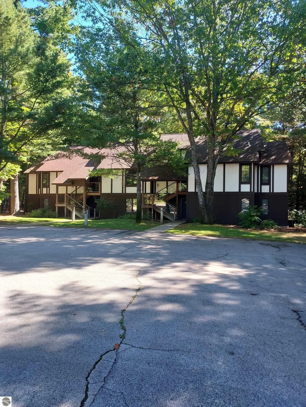 6493 Deer Path, Bellaire