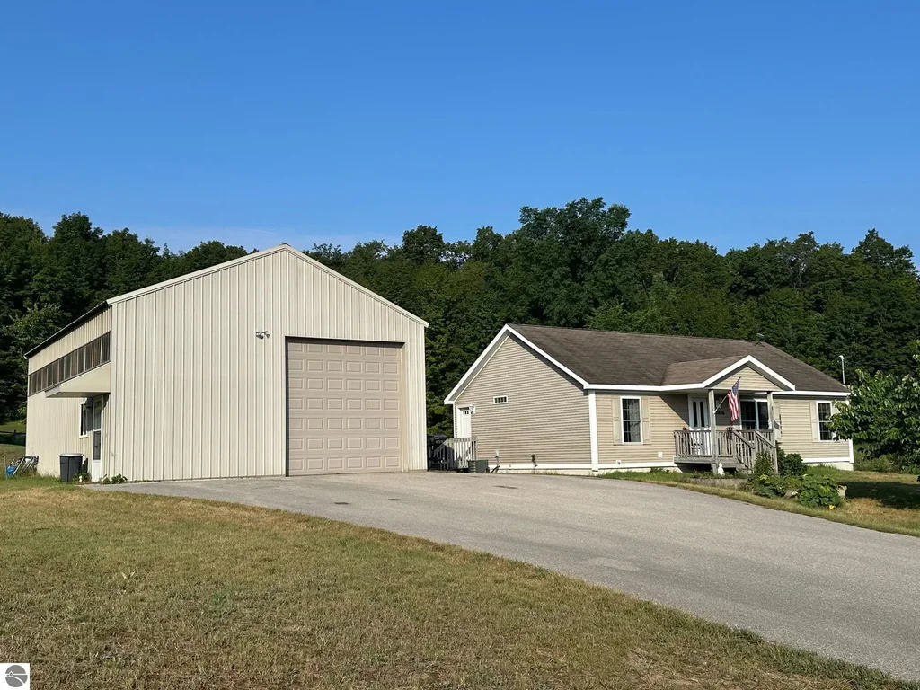 11026 E Pobuda Road, Suttons Bay