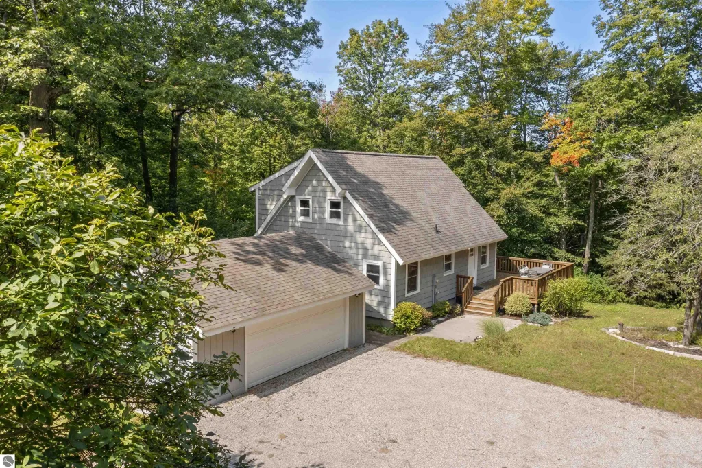 2737 Ellsworth Trail, Frankfort