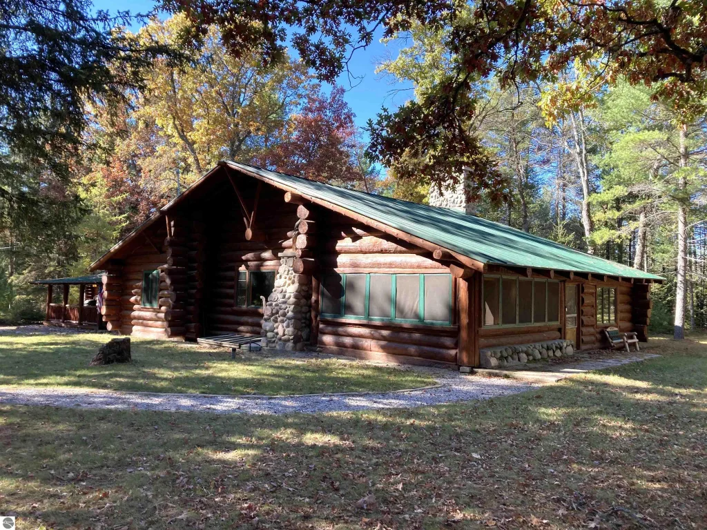 10118 Curwood Trail, Roscommon