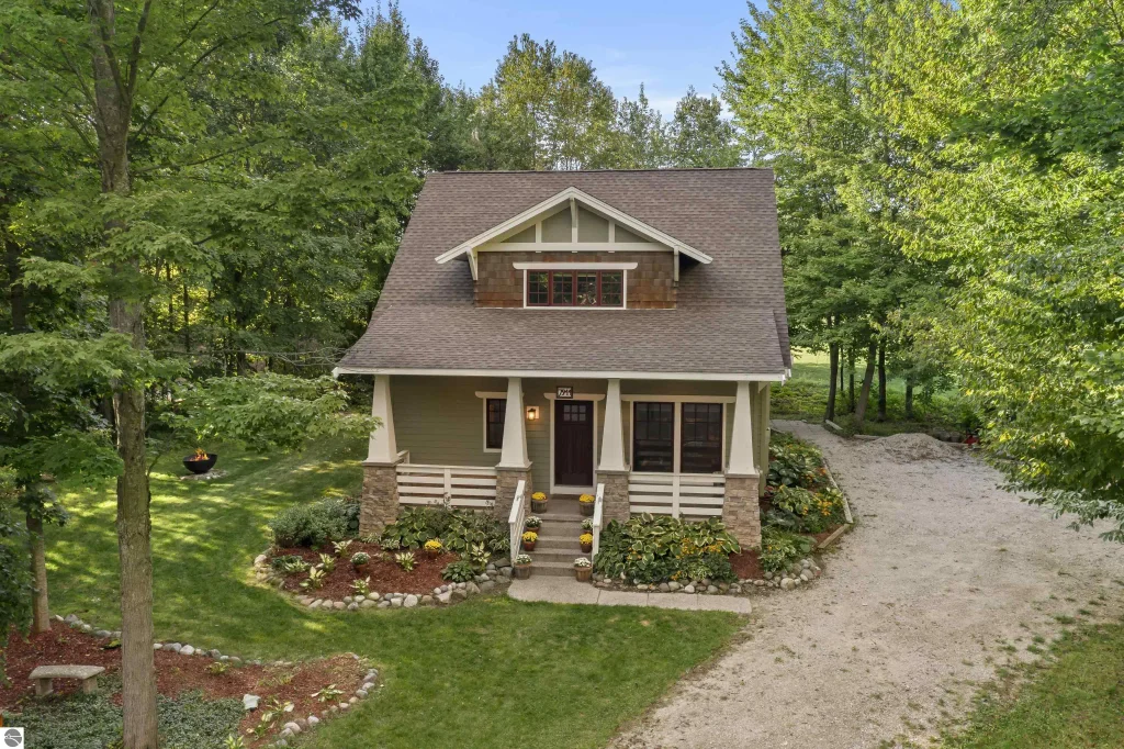 7944 Manitou Court, Thompsonville