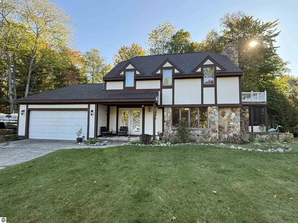 7036 Woodlea Road, Oscoda