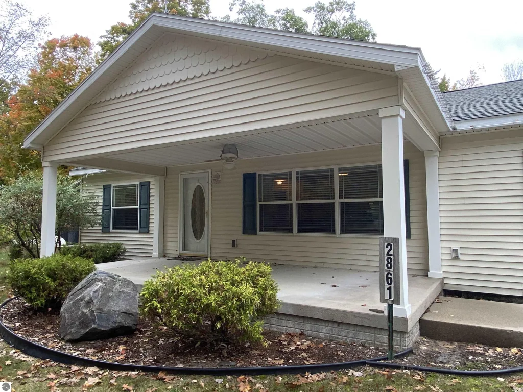 2861 E Peters Road, Lupton