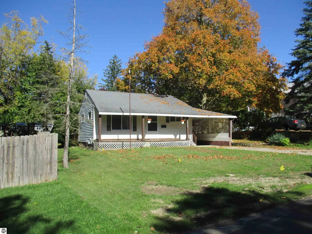 420 E Isham Street, Lyons