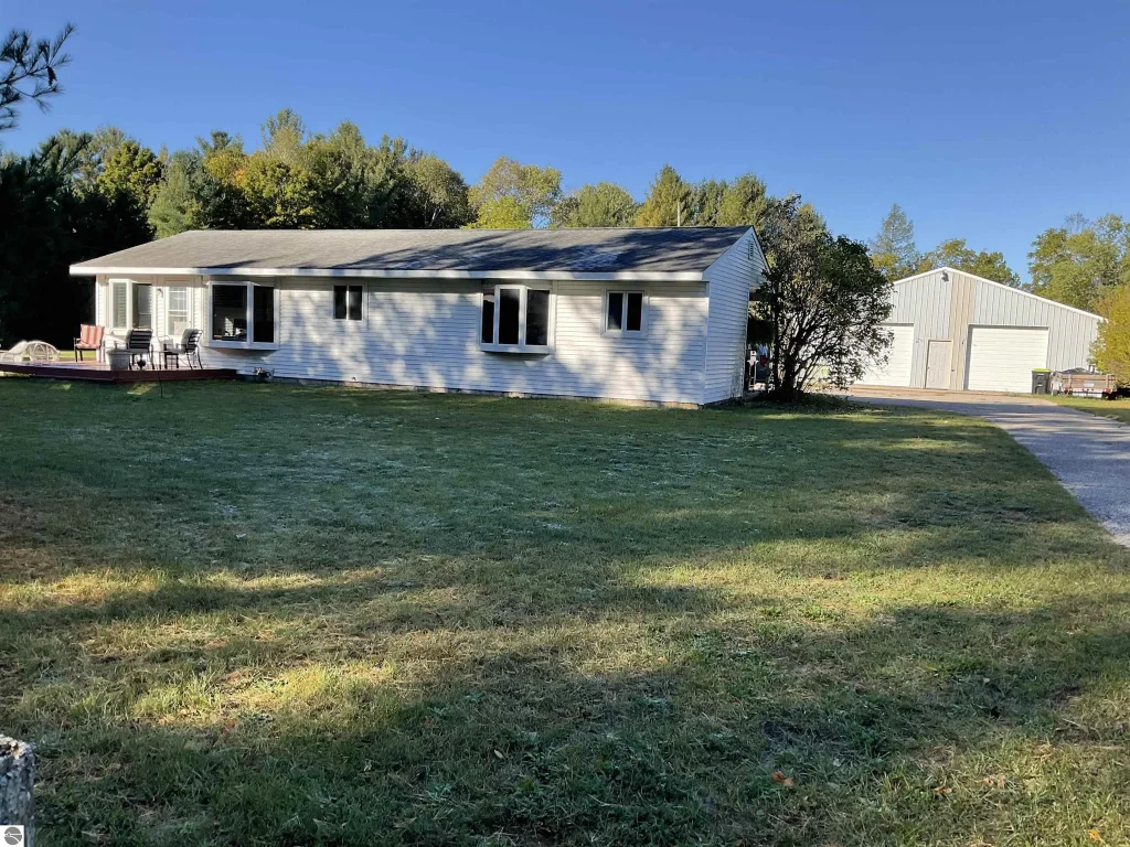 1222 S Pioneer Road, Beulah