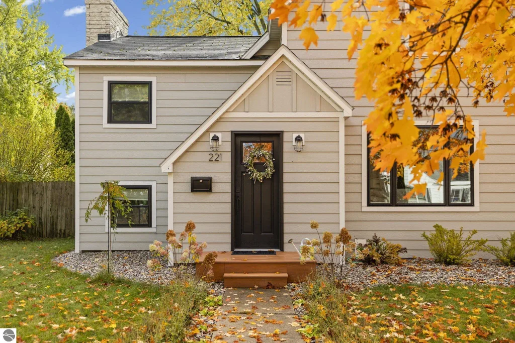 221 W Fifteenth Street, Traverse City