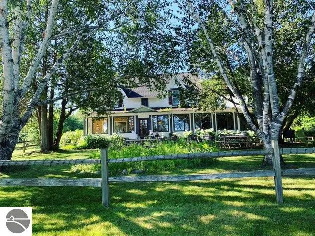 149 E Harbor Highway, Maple City