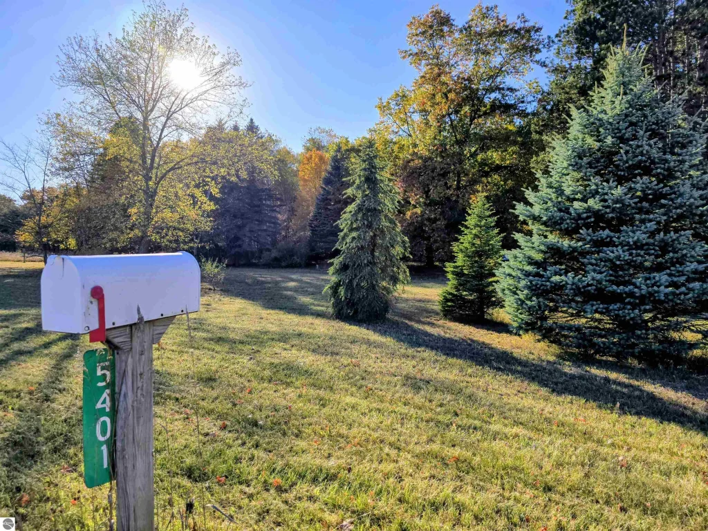 5401 N 23 Road, Mesick