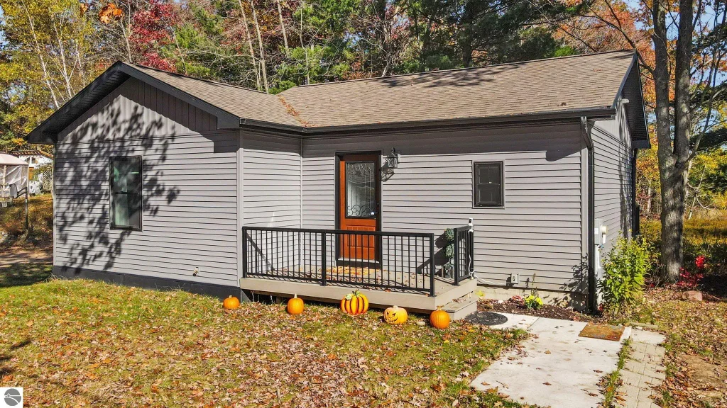 11739 E State Street, Fife Lake