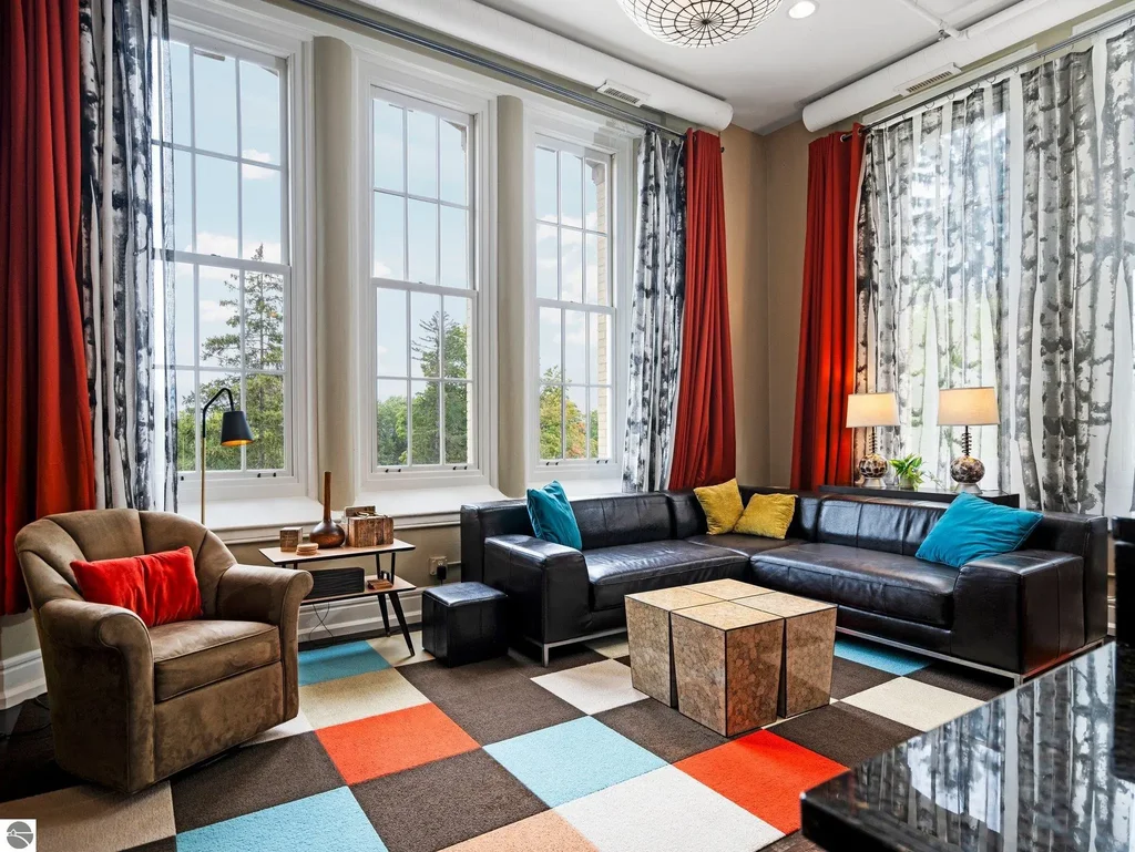 800-204 Cottageview Drive, Traverse City