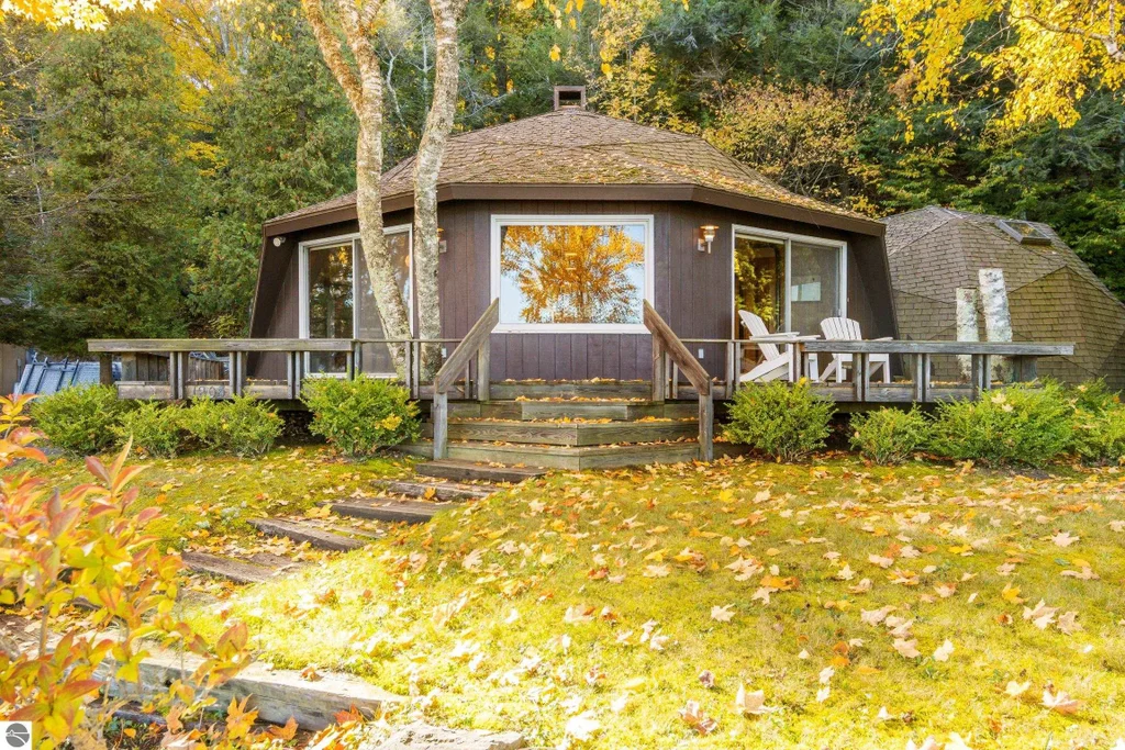 1205 E South Shore Drive, Frankfort