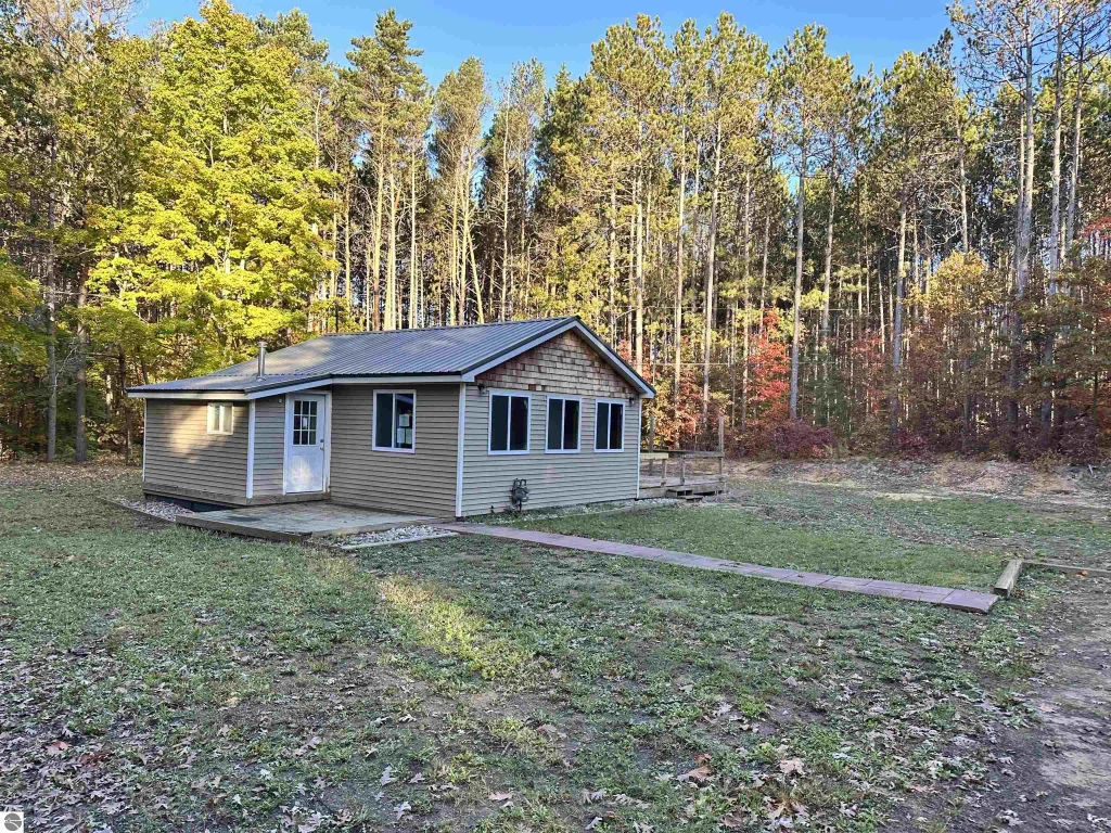 303 Oak Street, Fife Lake