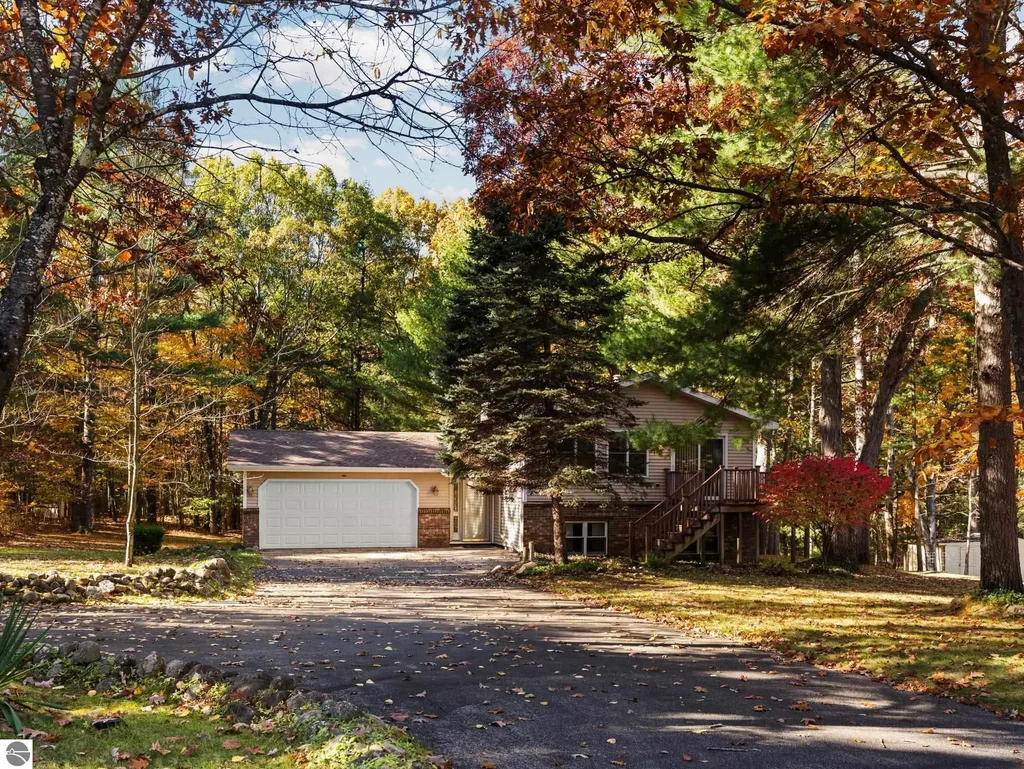 1906 Melody Lane, Interlochen