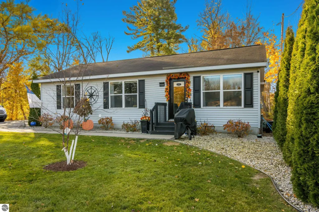 132 Ames Street, Elk Rapids