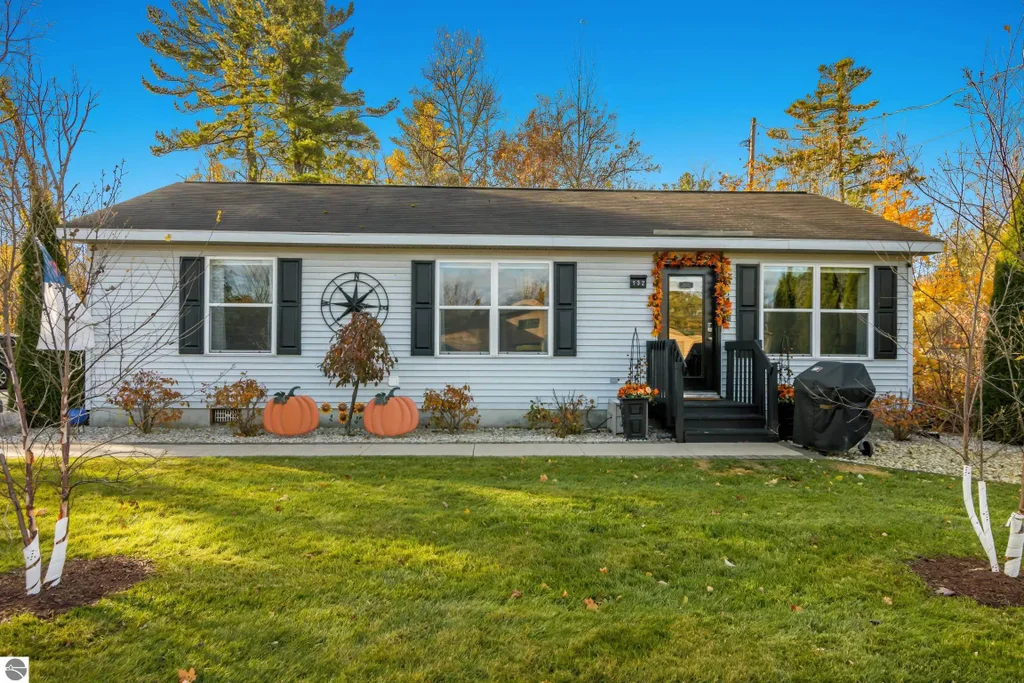 132 Ames Street, Elk Rapids