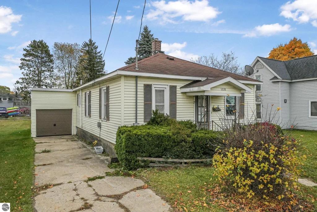 1220 Burlingame, Cadillac