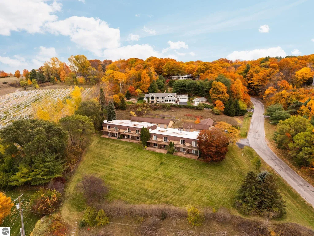 246 Peninsula Hills, Traverse City