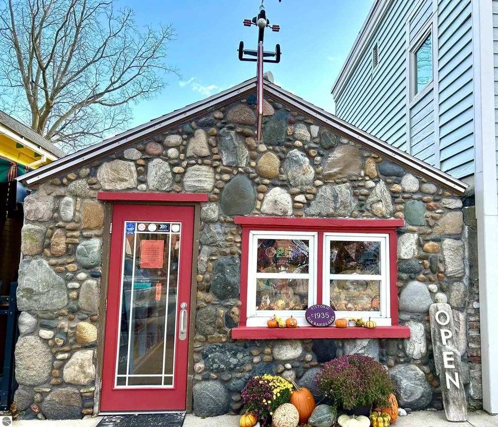 115 River Street, Elk Rapids