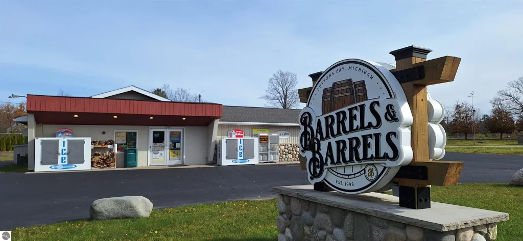 1375 West Bay Shore Drive, Suttons Bay