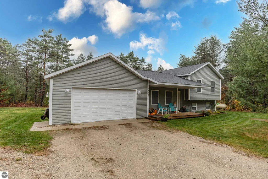 19090 Creekside, Interlochen