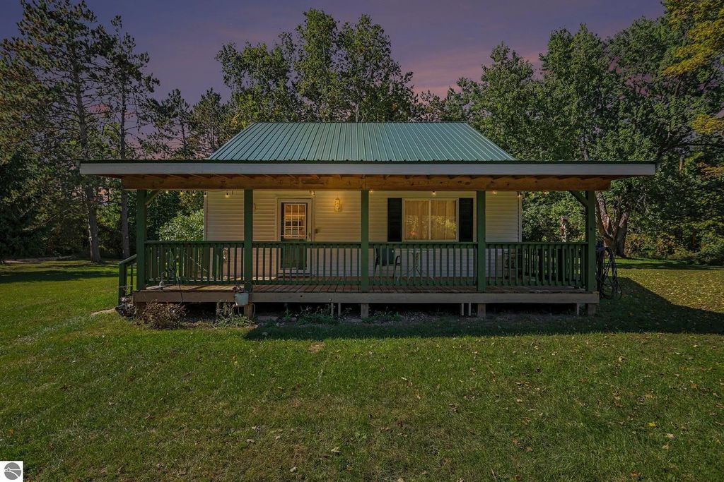 8406 Clouse Road, South Branch