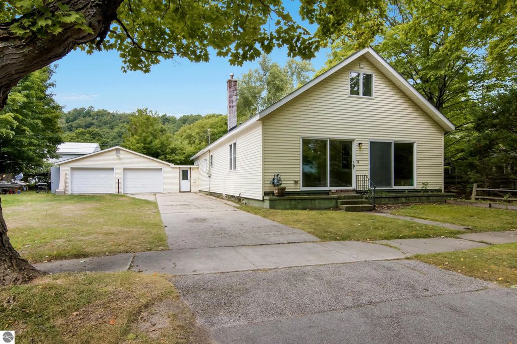 821 Lincoln Avenue, Elberta
