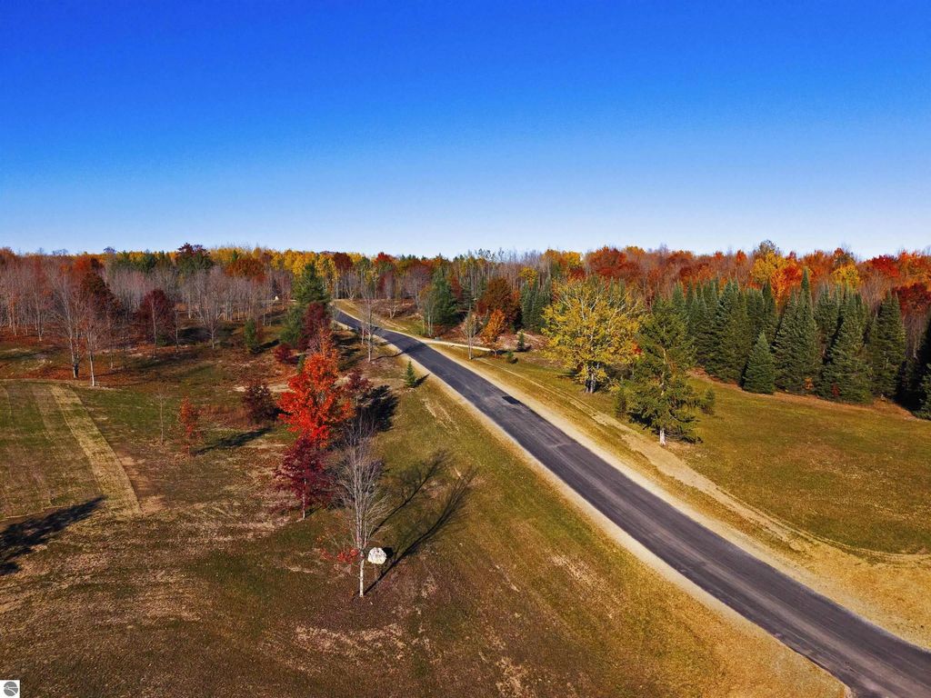 5803 Sw Old Oak Trail, Fife Lake