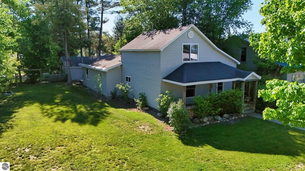 206 N Maple Street, Mancelona