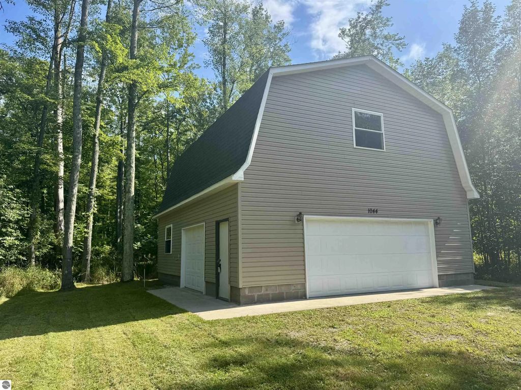 1044 Cranberry Pike, East Tawas