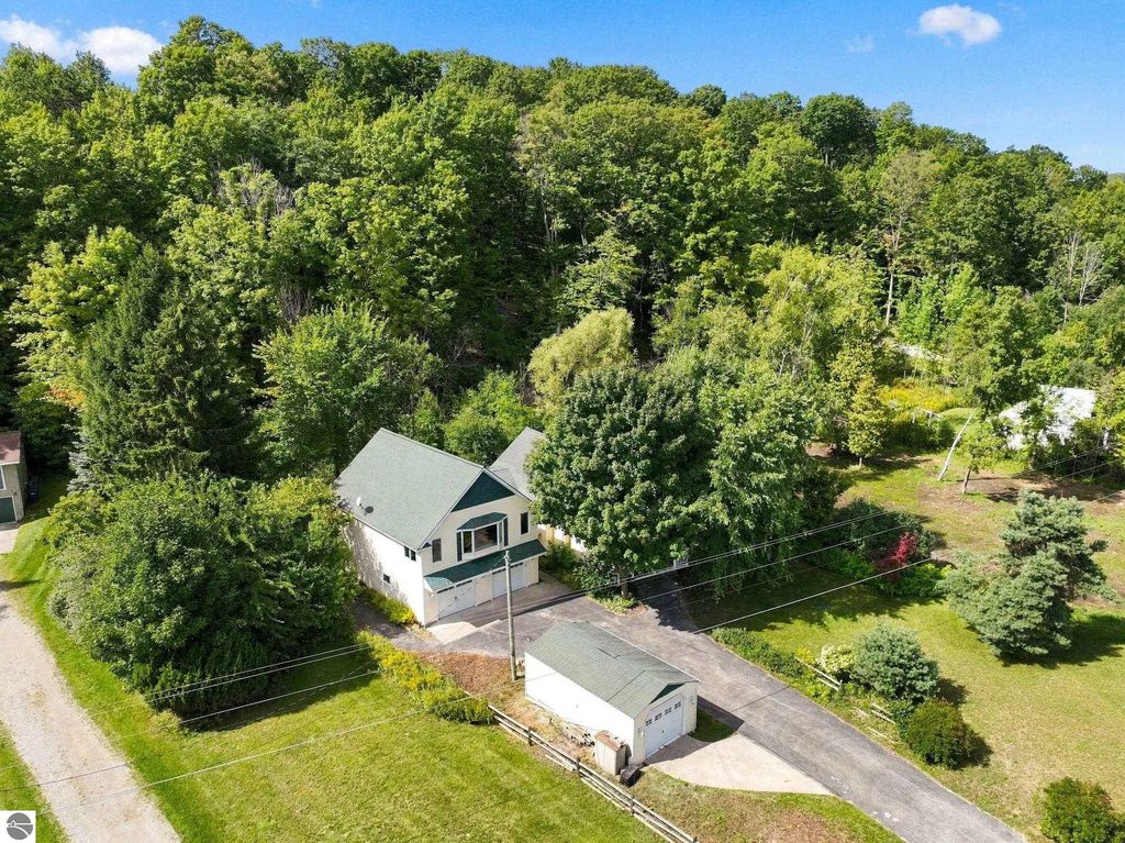 4822 S West Bayshore Drive, Suttons Bay