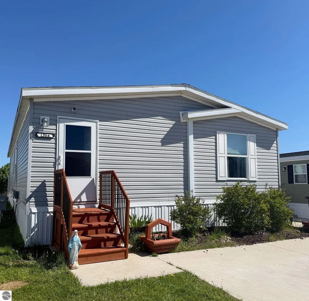 1304 Powder Horn Drive, Mt Pleasant