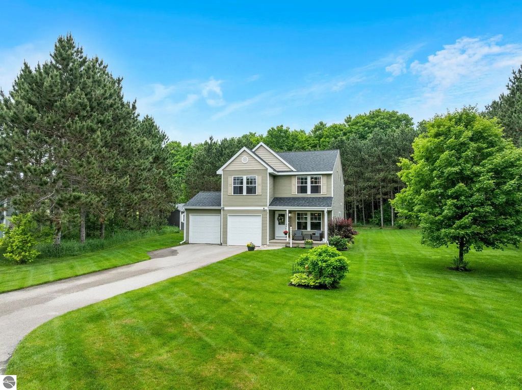 9643 Pattys Lane, Traverse City