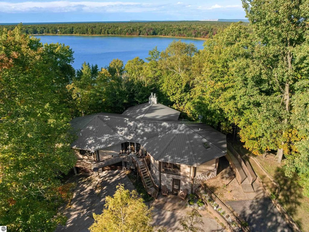 3810 Deer Ridge Trail, Beulah