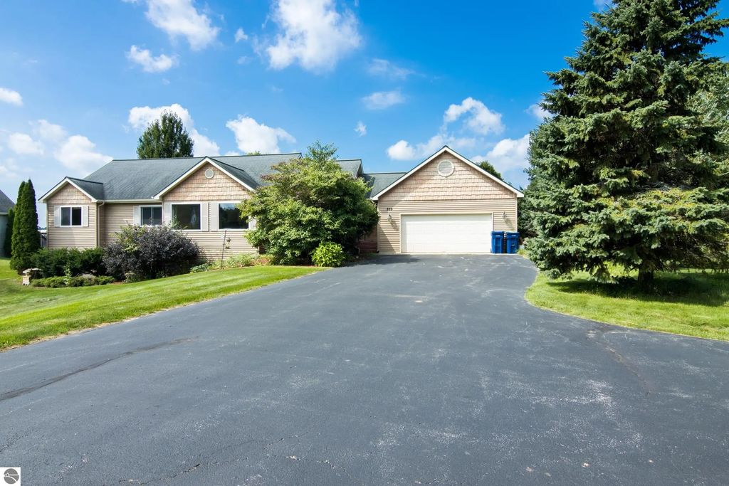 859 Shamrock Lane, Traverse City