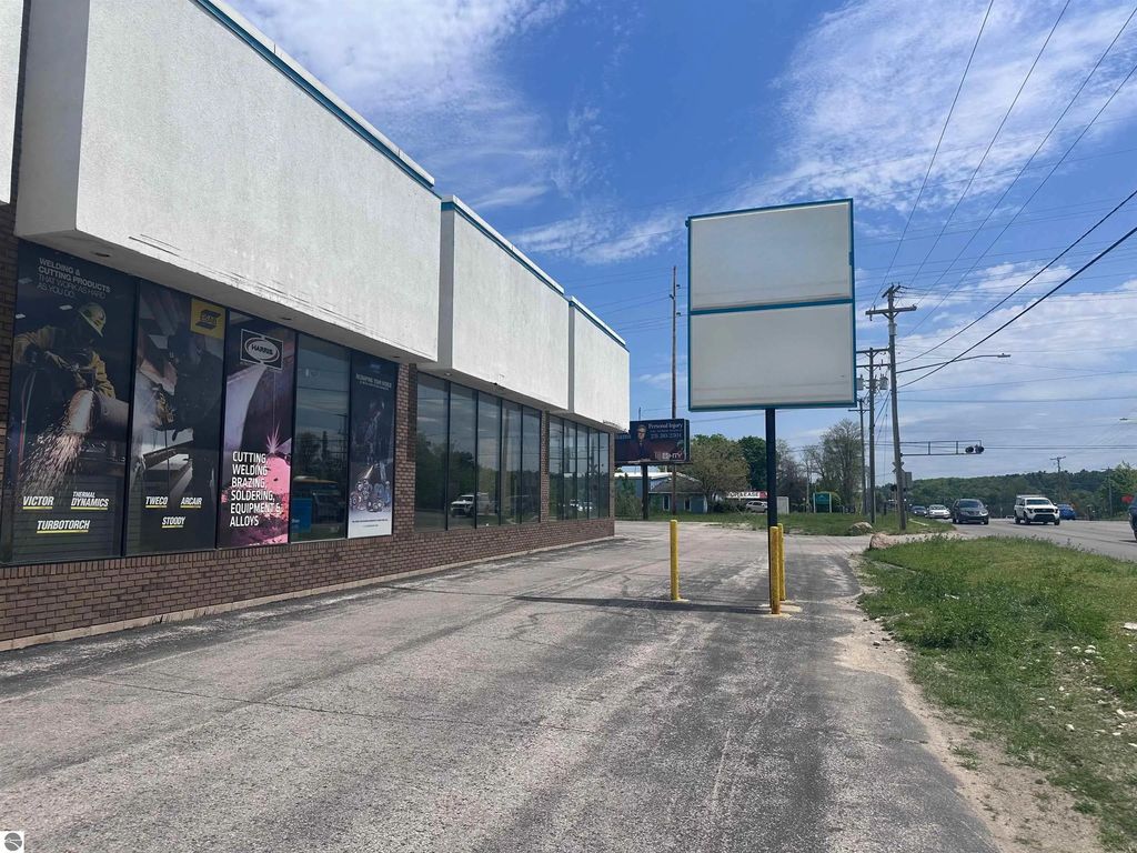 2360 W South Airport Road, Traverse City