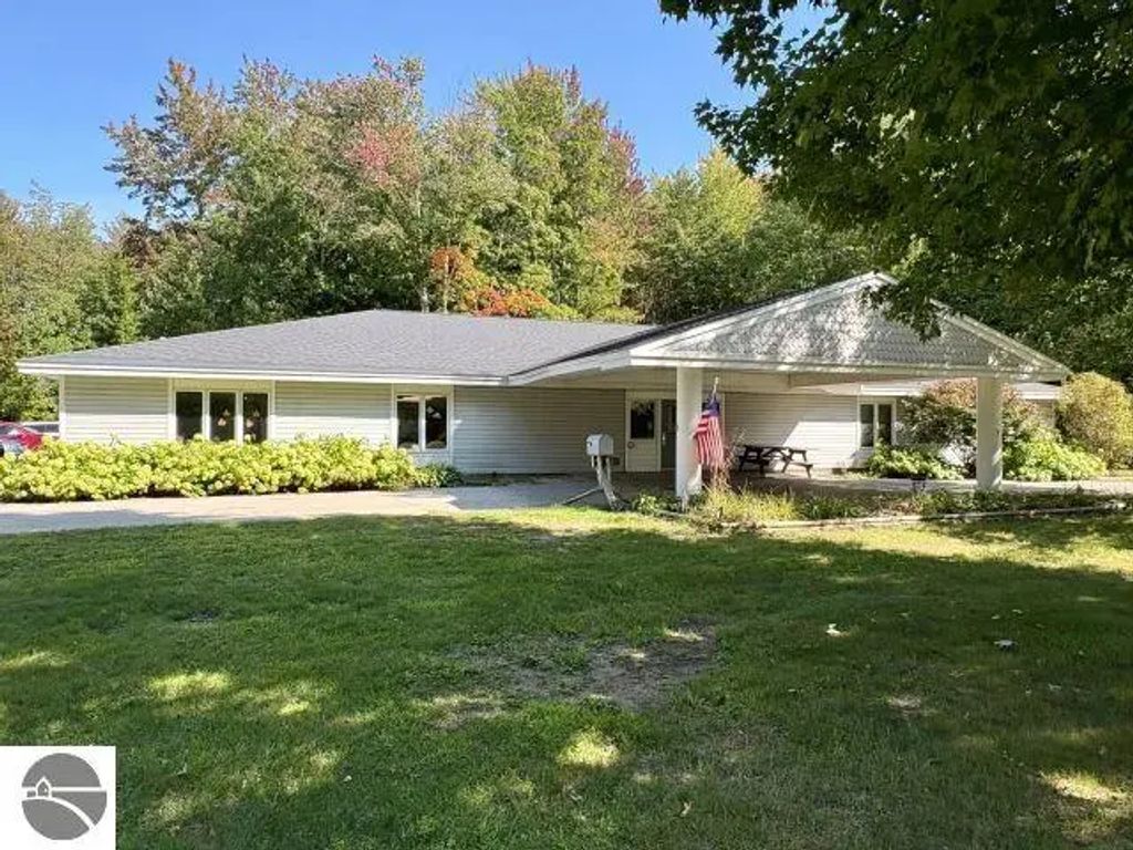 615 Beardsley Road, Boyne City