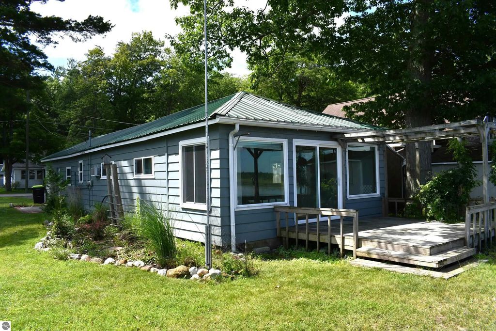 117 Warren Avenue, East Tawas