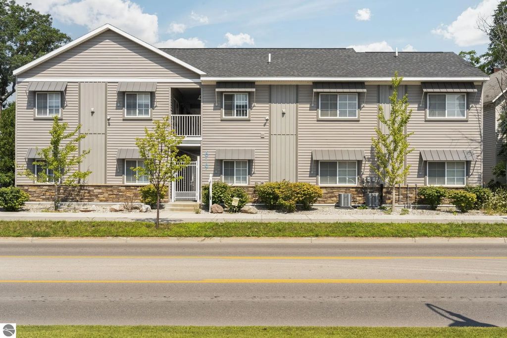 619 E Eighth Street, Traverse City