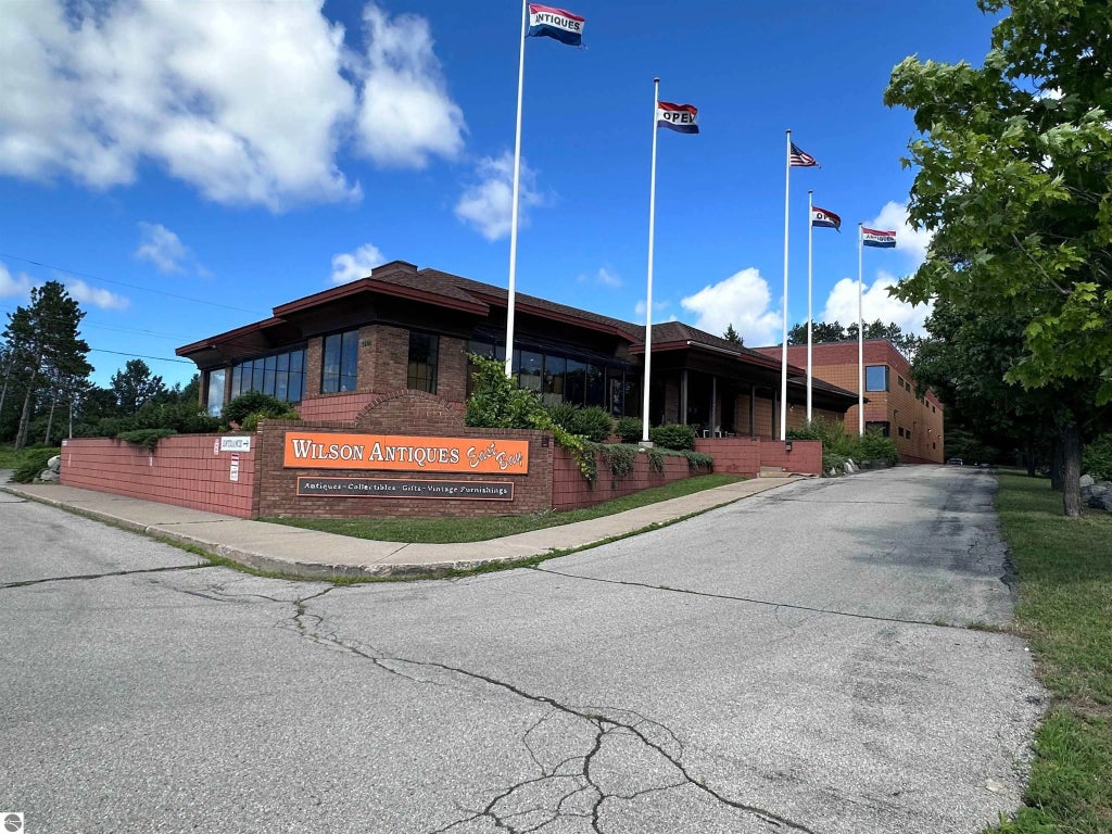 5600 Us-31 N, Williamsburg