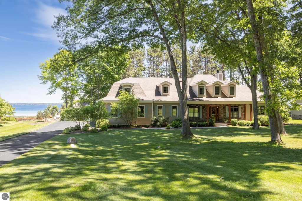 5552 S Spyglass Ridge Drive, Suttons Bay