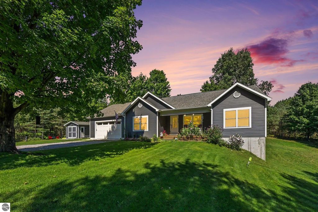 6786 W King Fish Road, Empire
