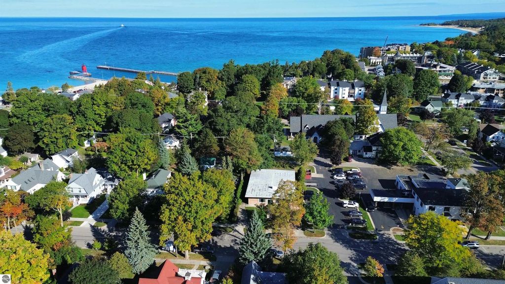 205 Clinton Street, Charlevoix