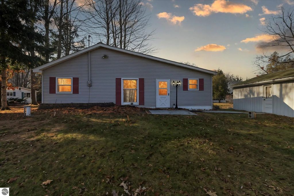 6364 Joanne Street, Lake