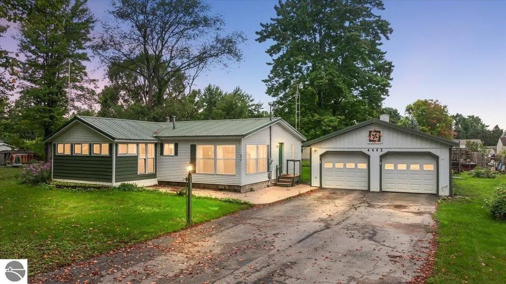 4442 N Ironwood Drive, Traverse City